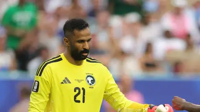 محمد العويس يعود للمشاركة في تدريبات السعودية قبل موقعة إسبانيا