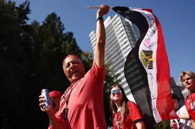 الشاعر خالد عاصم يكشف كواليس أغنية يا مصر بتعمليها إزاي فيديو