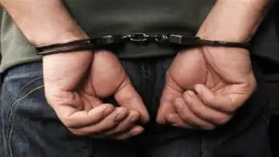 ضبط عاطل سرق أسلاك الكهرباء وحطم أعمدة الإنارة بكوبري في الإسكندرية