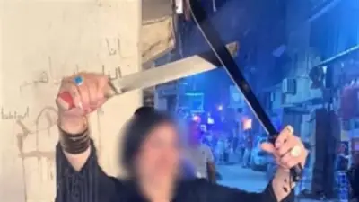 ضبط سيدة استعرضت أسلحة بيضاء عبر فيسبوك في المقطم