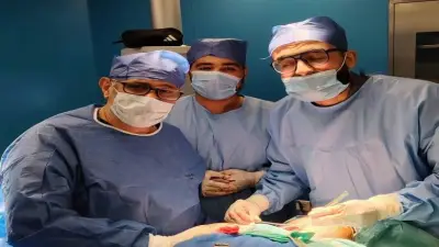 جراحة دقيقة تنقذ مريضًا من مضاعفات كسر الفك السفلي بمستشفيات بنها الجامعية
