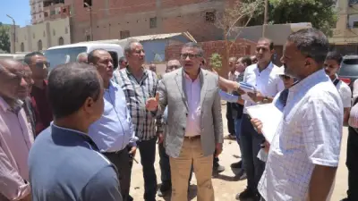 محافظ قنا يتفقد مشروعات رصف وتطوير الخدمات في نجع حمادي