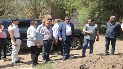 محافظ قنا يوجه بإزالة الإشغالات ونقل مخازن فرز القمامة في دشنا