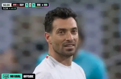 قانون تسلل نادر: لماذا ألغى الحكم هدف إيران الثاني في شباك منتخب مصر؟