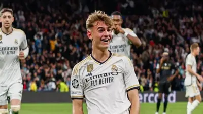 ريال مدريد يخطط لتفعيل بند إعادة شراء نيكو باز من كومو مقابل 10 ملايين يورو