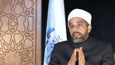 حكم خياطة الكفن على هيئة قميص.. أمين الفتوى يوضح الفرق بين الجواز والسنة