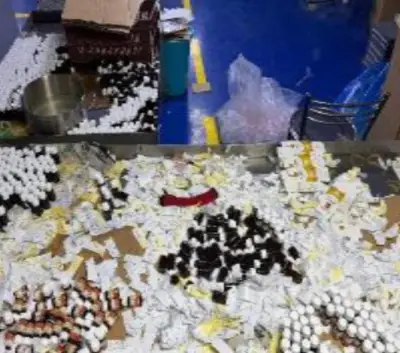 ضبط 4 ملايين قرص مكملات غذائية مجهولة المصدر في مصنع بالجيزة