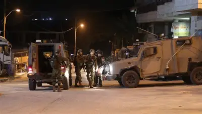 مستوطنون يحرقون مسجداً في جلجليا وقوات الاحتلال تشن حملة مداهمات بالضفة