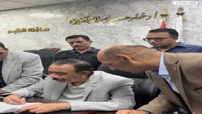 محافظ سوهاج يستجيب لفتاة من ذوي الهمم بلغة الإشارة ويوجه بتوفير فرصة عمل