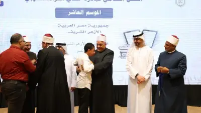 موقف عفوي بين طالب ووكيل الأزهر بعد تفوقه في تحدي القراءة العربي