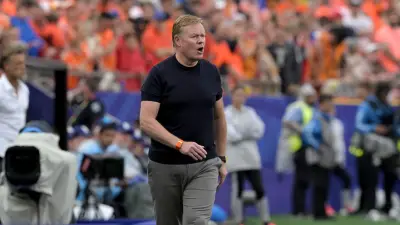 نجم تونس يتسبب في إيقاف مباراة هولندا بكأس العالم ويثير غضب كومان