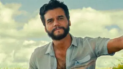 واجنر مورا يقترب من تجسيد دور الشرير في فيلم 