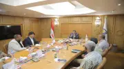 محافظ قنا يبحث مع خبير ياباني تطوير 1250 فداناً بالري الحديث