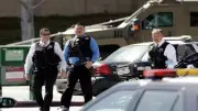 إصابة 13 شخصاً في إطلاق نار جماعي بشيكاغو.. مسلحان يطلقان النار من سيارة مارة