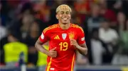 لامين يامال يتوج بجائزة أفضل لاعب في الدوري الإسباني لموسم 2025-2026