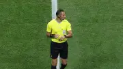 الحكم الجزائري غربال يدير مباراة في كأس العالم 2026 من المجموعة الثالثة