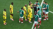 الجدل التحكيمي يشتعل مبكرًا في مونديال 2026.. هل استحق ثلاثي الافتتاح الطرد؟