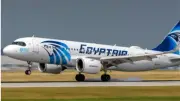 مصر للطيران تمدد تعليق رحلاتها إلى الكويت ومطار القاهرة يسجل 2.2 مليون مسافر في مايو