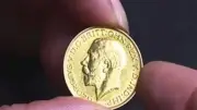 الجنيه الذهب يتراجع إلى 50 ألف جنيه.. هل حان وقت الشراء؟