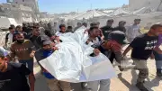 مجزرة جديدة في غزة.. 6 شهداء وجرحى في غارة على خيمة نازحين