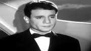 عبد الحليم حافظ يروي مأساة طفولته: ماتت أمي قبل أن أراها ولحق بها أبي
