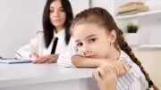 لماذا يُهمَل اضطراب ADHD لدى الفتيات؟ الأسباب والأعراض الخفية