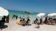 تباين في ألوان الرايات ونسب الإشغال بشواطئ الإسكندرية اليوم السبت