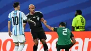 التلفزيون الجزائري يهاجم حكم مباراة الأرجنتين وقطر بسبب قراراته