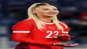 صور من خطوبة أليشا ليمان أكثر لاعبة كرة قدم جاذبية بعد قصة حب سريعة
