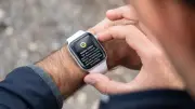 صدمة لمستخدمي Apple Watch.. آبل تحذف ميزة Walkie-Talkie بعد 8 سنوات