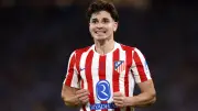 برشلونة يشهر الورقة الذهبية في صفقة ألفاريز ويقدم عرضًا رسميًا لأتلتيكو