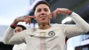 إنزو فرنانديز لا يعترف بالتجميد الانتخابي في ريال مدريد ويصر على الانتقال