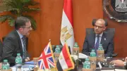 وزير الاستثمار يبحث مع السفير البريطاني تعزيز الشراكات الاقتصادية