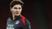 رئيس أتلتيكو مدريد يوجه صدمة لبرشلونة بتأكيد بقاء ألفاريز