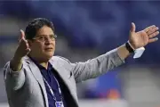 الأهلي يجدد عقد أيمن الرمادي استعدادا للموسم الجديد