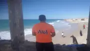 لمنع الغرق.. انتشار فرق الإنقاذ لتأمين المصطافين على شواطئ العريش
