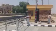 النقل تكشف تفاصيل حادث اقتحام مزلقان ميت حلفا