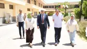 رئيس جامعة قناة السويس يتفقد امتحانات الطب البيطري ويشيد بالتنظيم