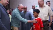 الخطيب يطمئن على مشجع أهلاوي مصاب ويحدد موعد تجمع الفريق