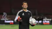 البنك الأهلي يودع مدرب حراسه عبد المنصف ويبحث عن بديل