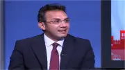 خبير: متابعة حياة المشاهير على السوشيال ميديا تخلق سخطًا على الواقع