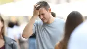 الصداع الصباحي في الطقس الحار: أسباب خفية وراء ألم الرأس عند الاستيقاظ