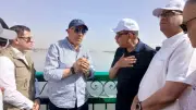 وزير الري ومحافظ المنيا يتفقدان مشروعات تطهير المجاري المائية