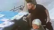 محامي يوضح عقوبة متهم سرقة بائع الجرائد في حلوان