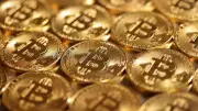 بيتكوين تتراجع لأدنى مستوى في شهرين مع تخارج الاستثمارات وتصاعد التوترات