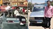 ضبط سائق ملاكي سمح لشخصين بالصعود على سيارته أثناء سيرها في النزهة