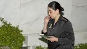 أشرف زكي ووفاء عامر يتقدمون عزاء سهام جلال في المعادي
