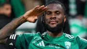 مفاجأة.. الدوري السعودي يجبر الأهلي على التضحية بكيسيه مجانًا