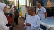 بعد عودتهم من الأراضي المقدسة.. تضامن الإسكندرية تستقبل حجاج الجمعيات بالورود والأغاني الدينية