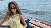 هنا الزاهد تتألق بفستان أصفر في أحدث صورها من تركيا